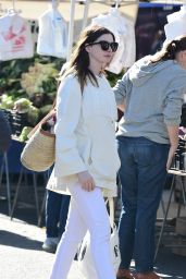 Anne Hathaway - Shopping at Farmers Market in Studio City 03/25/2018