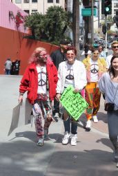 Bella Thorne - Meet Up at the Anti-Gun “March For Our Lives” Rally in LA