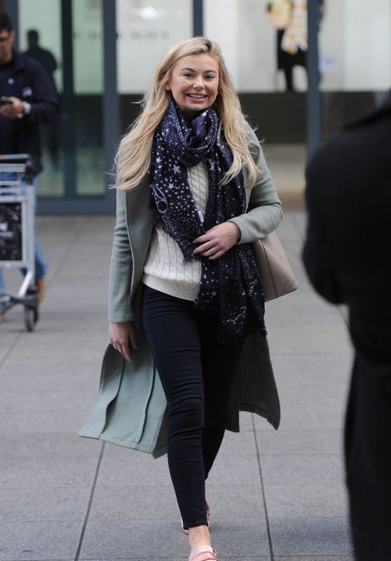Georgia Toffolo in Travel Outfit - Arrives Back in the UK From LA 03/06/2018