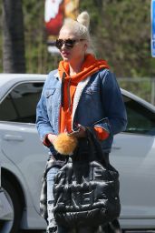 Gwen Stefani Urban Street Style - Los Angeles 03/15/2018