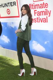 Hailee Steinfeld - Hunter for Target Ultimate Family Festival in Pasadena