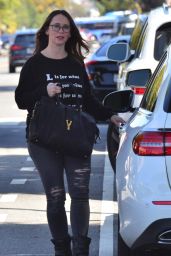 Jennifer Love Hewitt - Heads to Her Car in Santa Monica