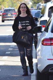 Jennifer Love Hewitt - Heads to Her Car in Santa Monica