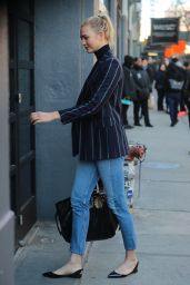 Karlie Kloss in Casual Outfit – New York City 03/26/2018 • CelebMafia