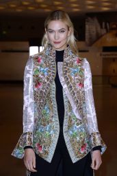 Karlie Kloss – Louis Vuitton Fashion Show in Paris 03/06/2018