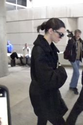 Kendall Jenner Arrives in LA From Paris 03/21/2018