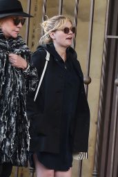 Kirsten Dunst With Her Mother - Shopping in Los Angeles 02/27/2018