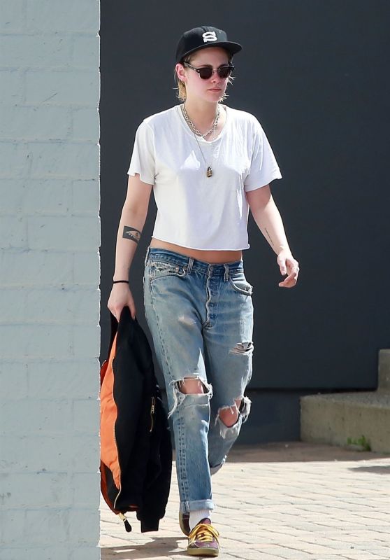 Kristen Stewart in Ripped Jeans and Black Hat - Leaving Spa in Los Angeles 03/19/2018