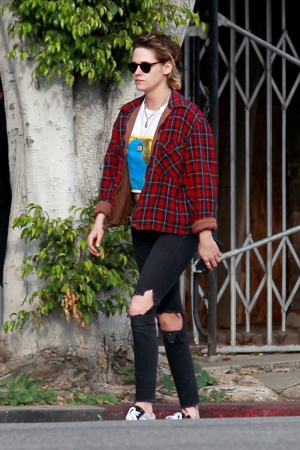 Kristen Stewart Street Style - Runs Errands in LA 03/10/2018 • CelebMafia