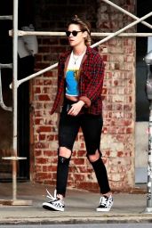 Kristen Stewart Street Style - Runs Errands in LA 03/10/2018
