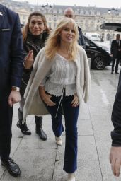 Kylie Minogue Cute Style - Arriving at Her hotel in Paris 03/19/2018