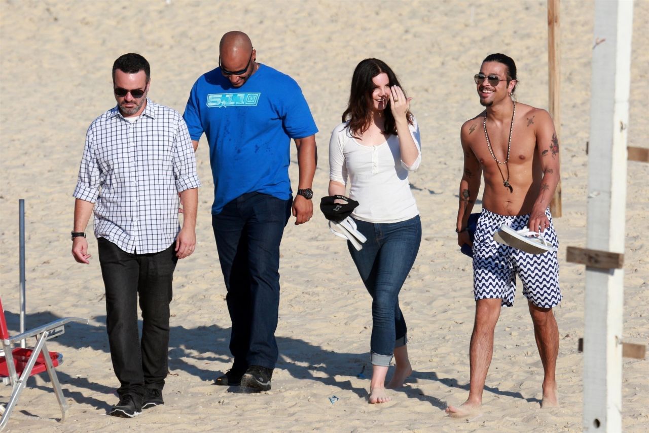 Lana Del Rey - Beach in Rio de Janeiro 03/21/2018 • CelebMafia