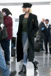 Margot Robbie at New York Airport 03/12/2018