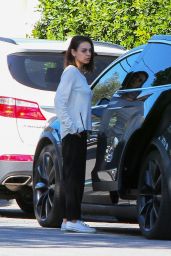 Mila Kunis Runs Errands in Los Angeles 03/27/2018