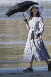 Nigella Lawson Covers Up on a Sunny Day at the Beach in Auckland