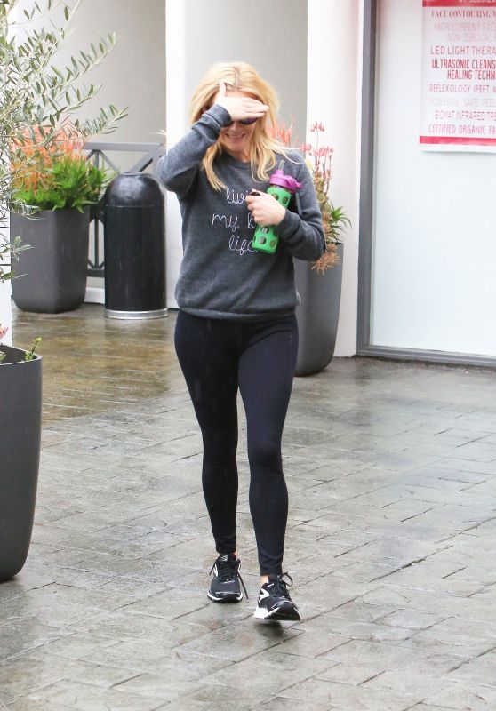 Reese Witherspoon in Tights - Brentwood 03/21/2018
