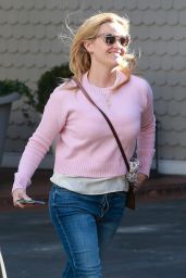 Reese Witherspoon on the Beach Hotel in Santa Monica 03/27/2018