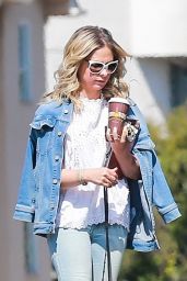 Sarah Michelle Gellar Shows Off a Cute and Flirty Hairstyle - Brentwood 03/28/2018