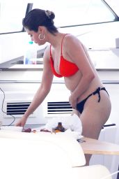 Selena Gomez in Bikini - Cruising Around Sydney Harbour