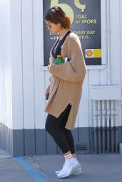 Selena Gomez - Picks Up a Redbull and Gatorade From a Shell Gas Station in LA