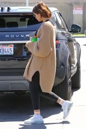 Selena Gomez - Picks Up a Redbull and Gatorade From a Shell Gas Station in LA