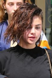 Selena Gomez Sports Wet Hair - Hollywood 03/29/2018