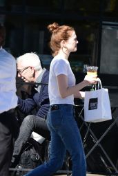 Zoey Deutch in Jeans - Grabs Some Takeaway Lunch in LA 03/26/2018