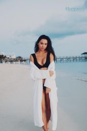 Alexis Ren in Bikini - Social Media 04/08/2018