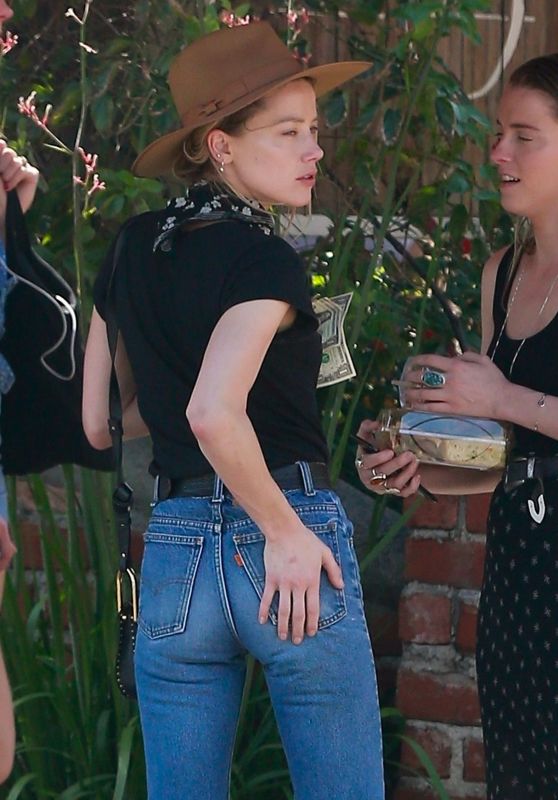 Amber Heard Booty in Jeans - Lunch in Los Feliz 04/14/2018