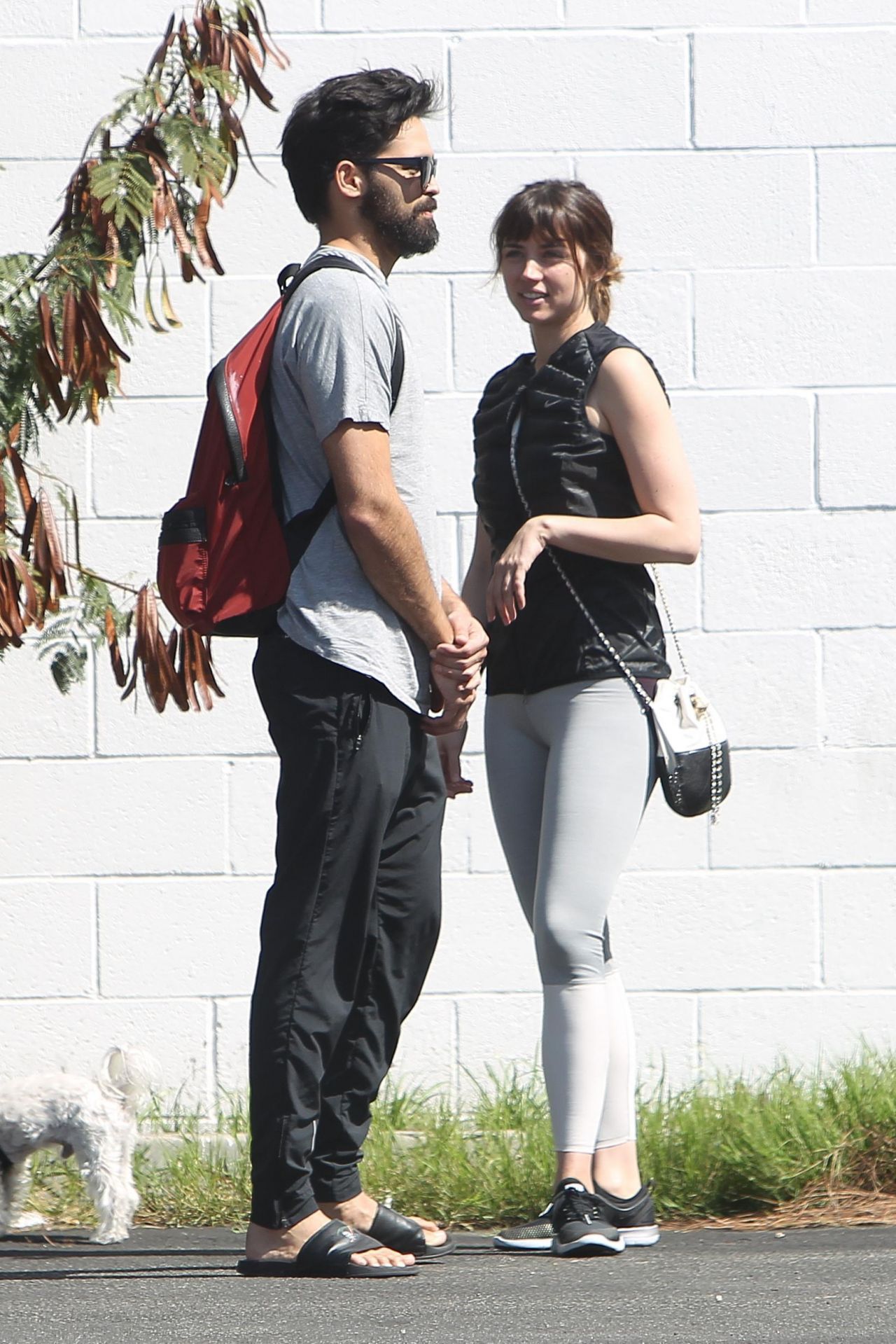 ana-de-armas-and-her-boyfriend-in-los-angeles-03-29-2018-11.jpg