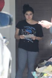 Ariel Winter - Cleaning out the Garage in Los Angeles 04/19/2018