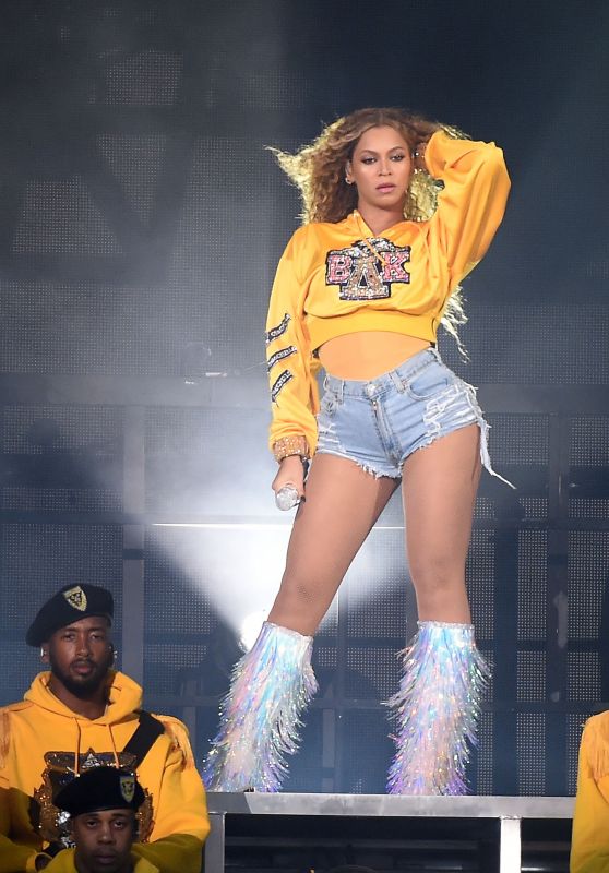 Beyonce - Performs at the 2018 Coachella Valley Music And Arts Festival 