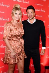 Billie Faiers – Frankie & Benny’s Parents Win Awards 2018 in Liverpool