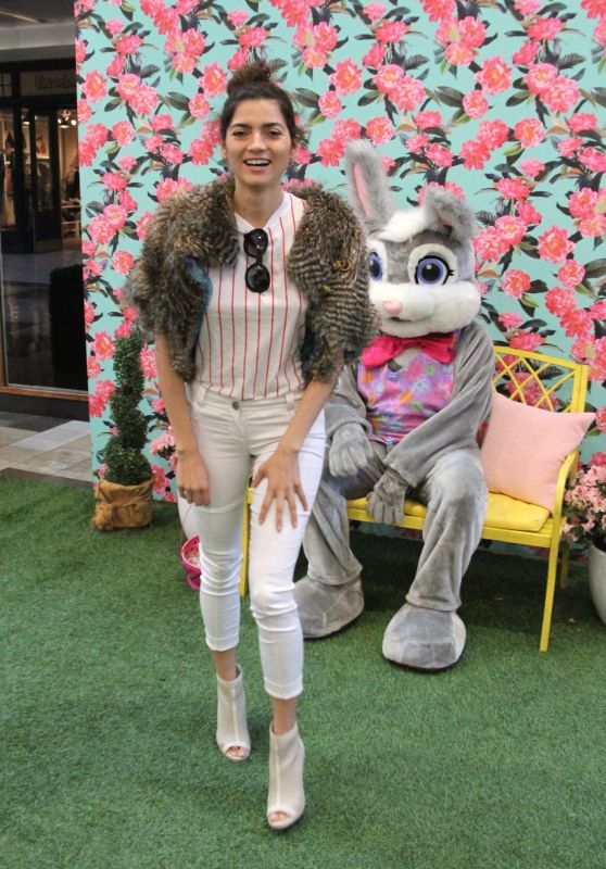 Blanca Blanco Poses With the Easter Bunny in Los Angeles 03/30/2018