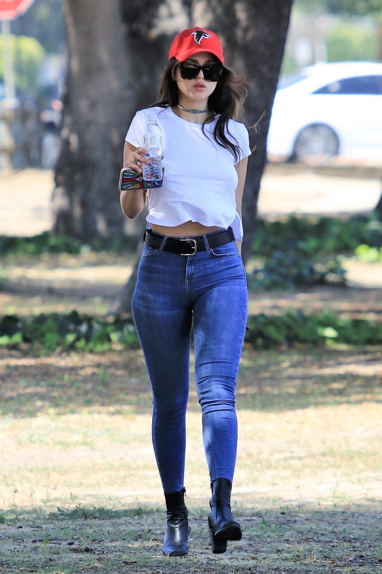 Eiza Gonzalez In Skintight Jeans And Cropped White T Shirt Studio City 04 25 18 Celebmafia
