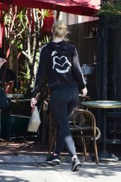 Elle Fanning - Lunch With Friends in Los Angeles 04/12/2018
