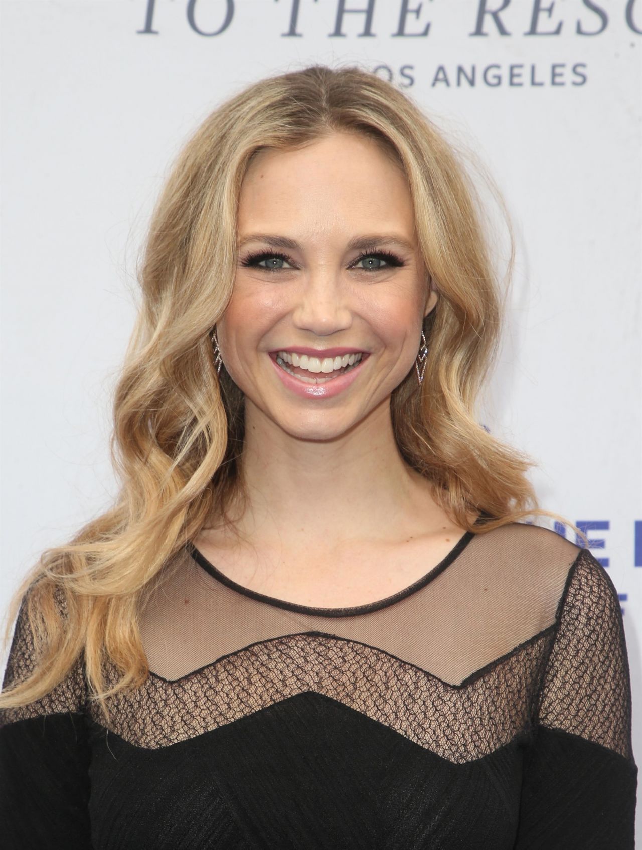 Fiona Gubelmann beach