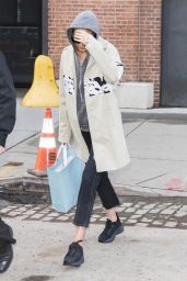 Gigi Hadid - Arrives Home in NYC 04/02/2018