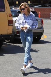 Hailey Baldwin - Stops by Rite-Aid in Beverly Hills 04/18/2018