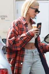 Hailey Baldwin Street Style - Out for Lunch in Beverly Hills 04/05/2018