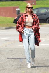Hailey Baldwin Street Style - Out for Lunch in Beverly Hills 04/05/2018