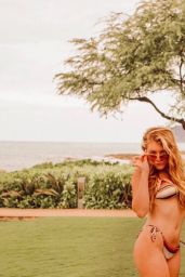 Hana Hayes in Bikini - Social Media 04/12/2018
