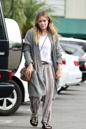 Hilary Duff - Grocery Shopping in Los Angeles 04/16/2018a