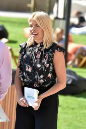 Holly Willoughby - Filming This Morning in London 04/19/2018
