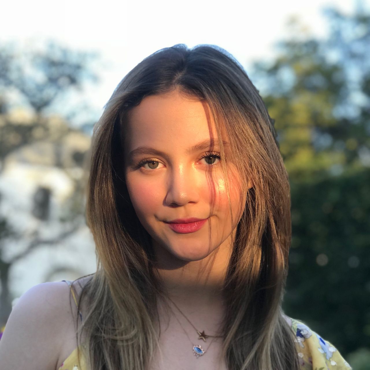 Iris Apatow 04/13/2022 • CelebMafia