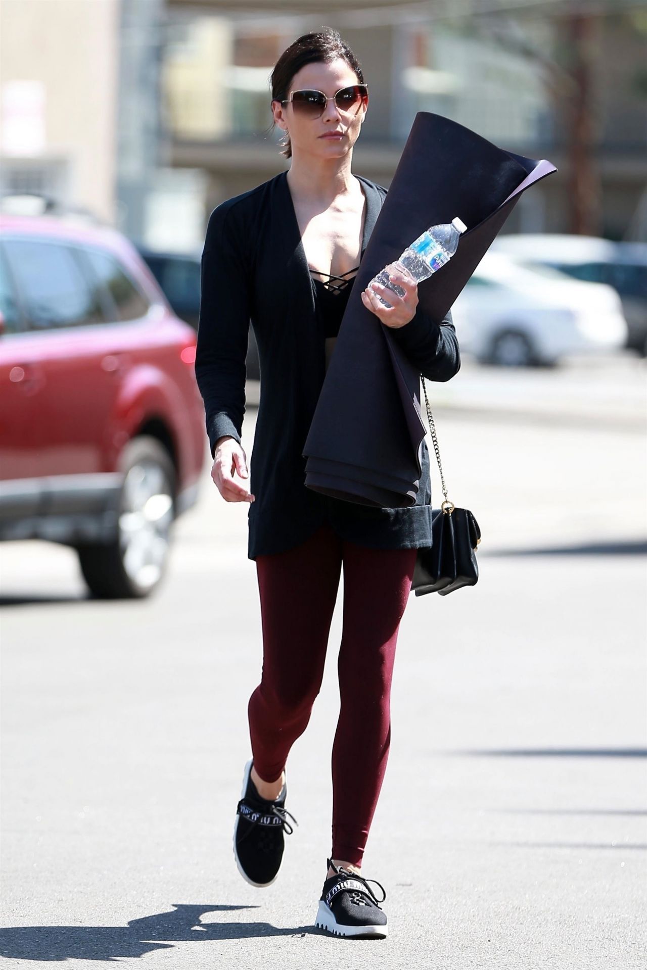 Jenna Dewan - Heads to a Yoga Class in Los Angeles 04/11/2018 • CelebMafia