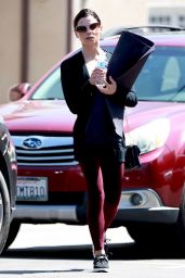 Jenna Dewan - Heads to a Yoga Class in Los Angeles 04/11/2018