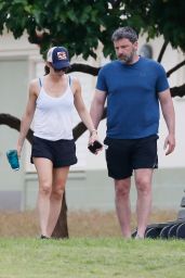 Jennifer Garner and Ben Affleck Take a Stroll Together in Hawaii 04/02/2018
