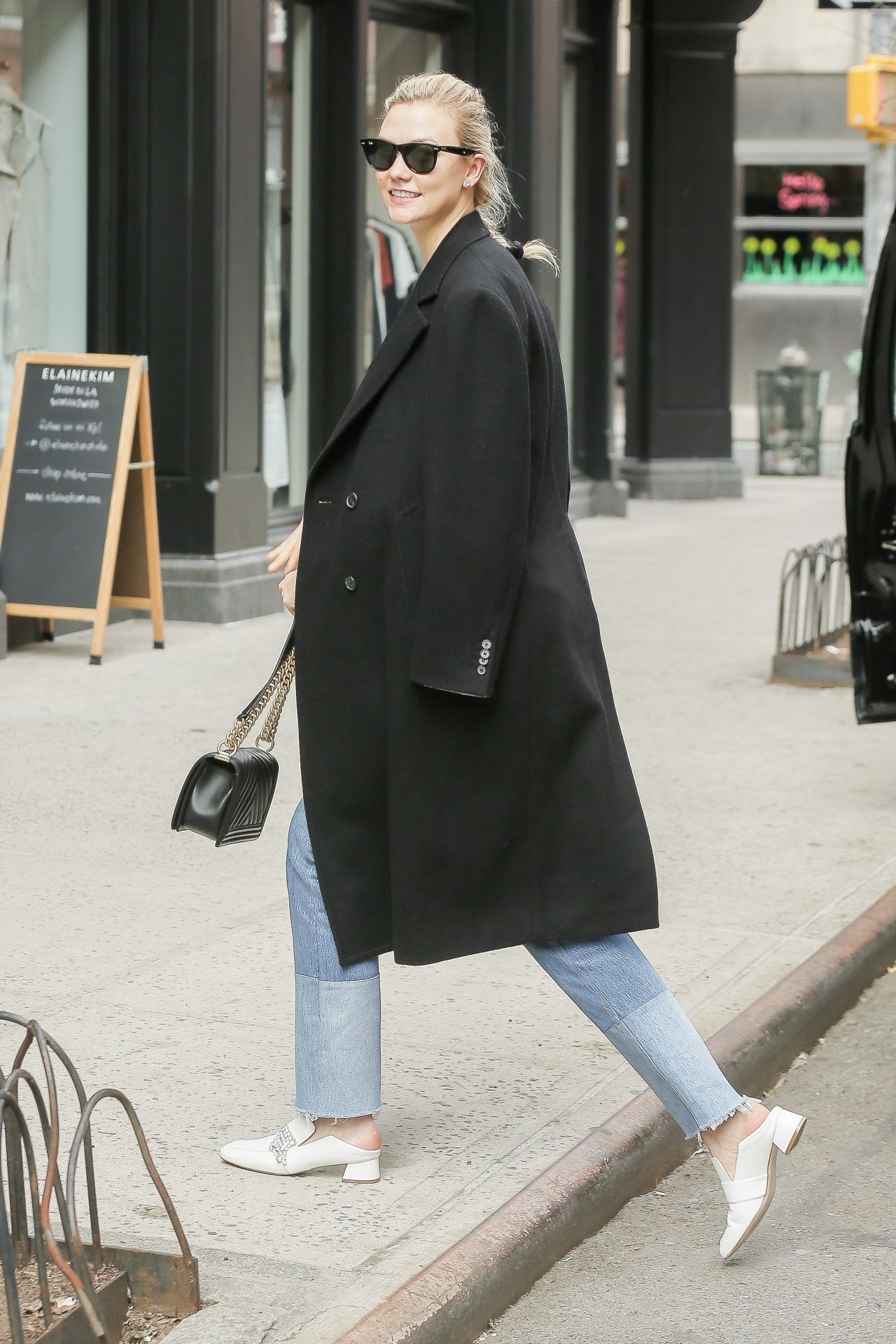 Karlie Kloss in CAsual Outfit - NYC 04/11/2018 • CelebMafia