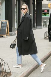 Karlie Kloss in CAsual Outfit - NYC 04/11/2018